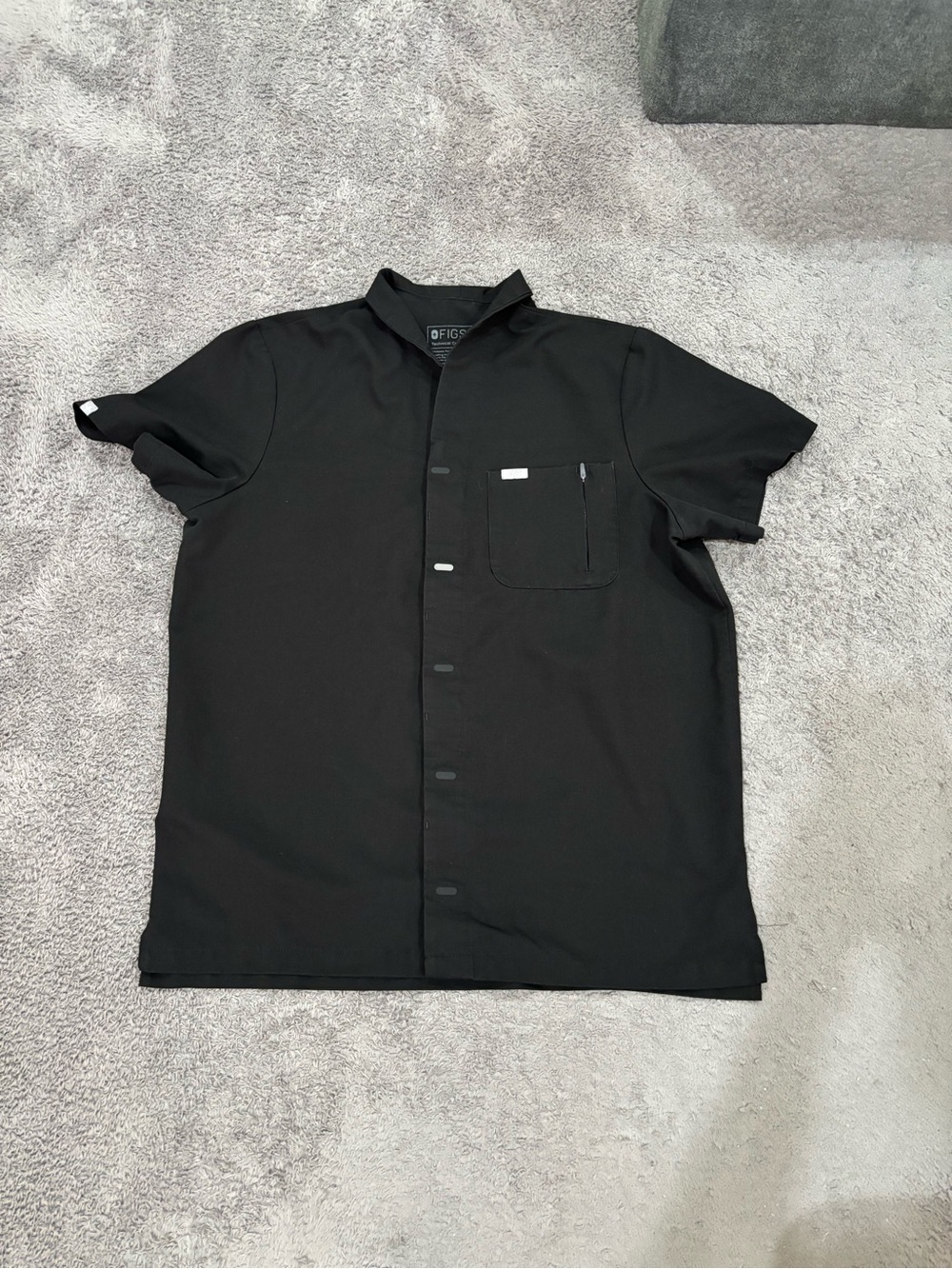 Men’s Large FIGS Black Scrub Top